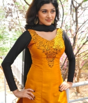 oviya-latest-stills-15