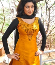 oviya-latest-stills-18