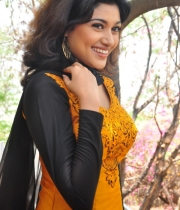 oviya-latest-stills-22