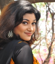 oviya-latest-stills-23