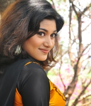 oviya-latest-stills-25