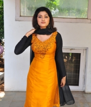 oviya-latest-stills-28