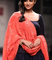 parineeti-chopra-latest-stills-6