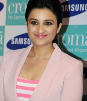 parineeti-chopra-launches-samsung-galaxy-note3-photos-01