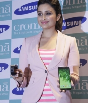 parineeti-chopra-launches-samsung-galaxy-note3-photos-13