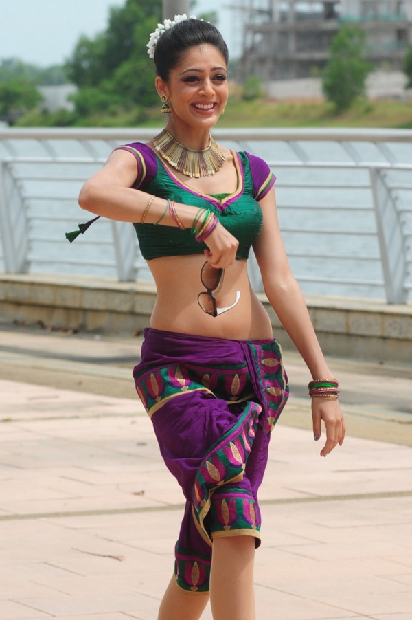 parvathi_melton_hot_navel_pics4