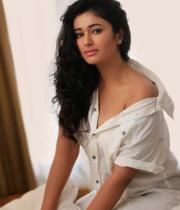 poonam-bajwa-hot-photo-shoot-stills-09