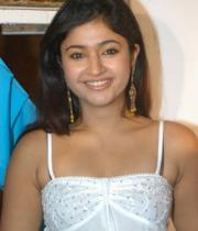 poonam-bajwa-hot-photo-shoot-stills-03