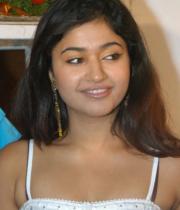 poonam-bajwa-hot-photo-shoot-stills-17