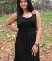 poonam-bajwa-in-manthrikan-movie-stills-4