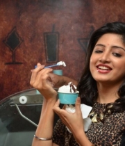 poonam-kaur-at-ci-gusta-ice-cream-parlour-launch-21