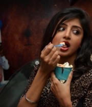 poonam-kaur-at-ci-gusta-ice-cream-parlour-launch-7