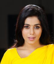 poorna-in-yellow-saree-photos-1