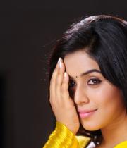 poorna-in-yellow-saree-photos-10