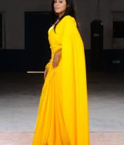 poorna-in-yellow-saree-photos-11