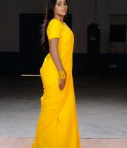poorna-in-yellow-saree-photos-12
