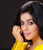 poorna-in-yellow-saree-photos-13
