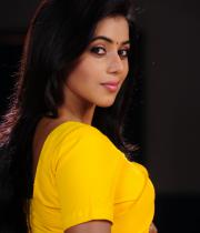 poorna-in-yellow-saree-photos-21