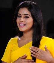 poorna-in-yellow-saree-photos-23