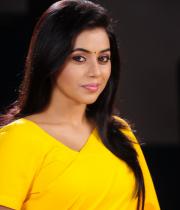 poorna-in-yellow-saree-photos-26