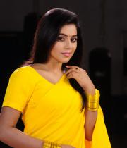 poorna-in-yellow-saree-photos-3