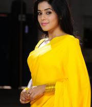 poorna-in-yellow-saree-photos-5