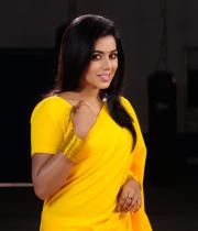 poorna-in-yellow-saree-photos-8