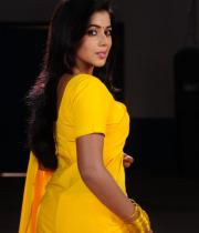 poorna-in-yellow-saree-photos-9