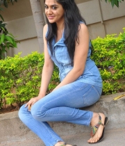 sakshi-new-stills-11