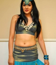 sakshi-chowdary-hot-stills-pyar-mein-padipoya-song-1