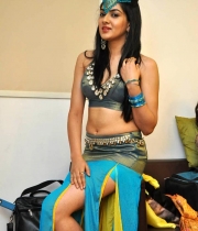 sakshi-chowdary-hot-stills-pyar-mein-padipoya-song-2