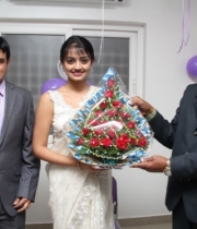 pranitha-and-nikitha-launch-homeo-trends-super-speciality-hospital-23
