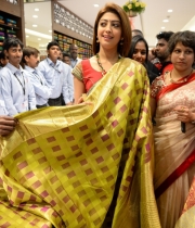 pranitha-photos-at-kalamandir-new-showroom-launch-10 pranitha-photos-at-kalamandir-new-showroom-launch-10