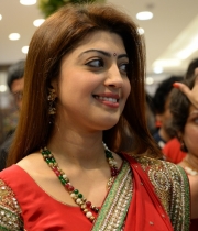 pranitha-photos-at-kalamandir-new-showroom-launch-15 pranitha-photos-at-kalamandir-new-showroom-launch-15