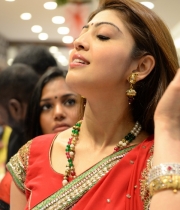 pranitha-photos-at-kalamandir-new-showroom-launch-16 pranitha-photos-at-kalamandir-new-showroom-launch-16