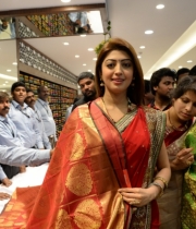 pranitha-photos-at-kalamandir-new-showroom-launch-17 pranitha-photos-at-kalamandir-new-showroom-launch-17