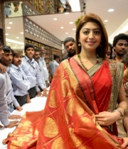 pranitha-photos-at-kalamandir-new-showroom-launch-18 pranitha-photos-at-kalamandir-new-showroom-launch-18