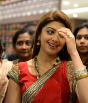 pranitha-photos-at-kalamandir-new-showroom-launch-25 pranitha-photos-at-kalamandir-new-showroom-launch-25