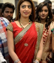 pranitha-photos-at-kalamandir-new-showroom-launch-35 pranitha-photos-at-kalamandir-new-showroom-launch-35