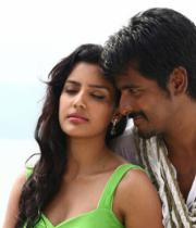 priya-anand-hot-in-ethir-neechal-08