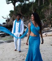 priya-anand-hot-in-ethir-neechal-11