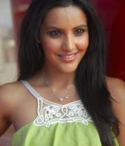priya-anand-latest-photostills-gallery-4_s_845