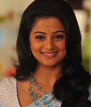 priyamani-latest-saree-stills-11