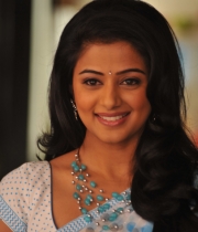 priyamani-latest-saree-stills-3