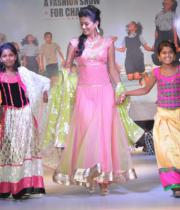 priyamani-ramp-walk-at-passionate-foundation-fashion-18