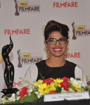 priyanka-chopra-photos-at-59th-idea-filmfare-awards-2013-8