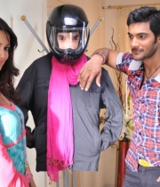 pyar-mein-padipoyane-latest-movie-stills-2