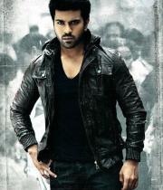 yevadu-movie-stills-1