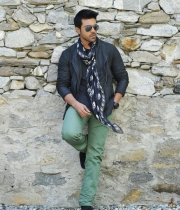yevadu-movie-new-photos-1