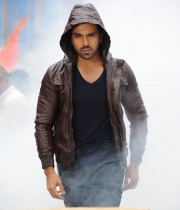 yevadu-movie-new-photos-5